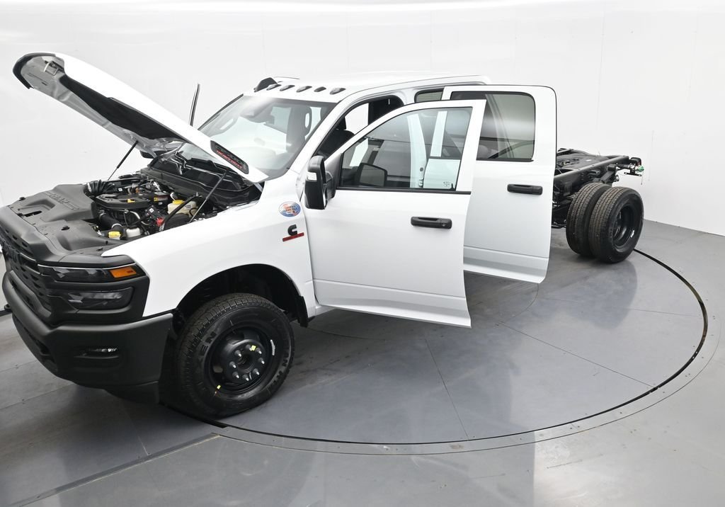 New 2026 Bright White Clearcoat RAM Tradesman image 43