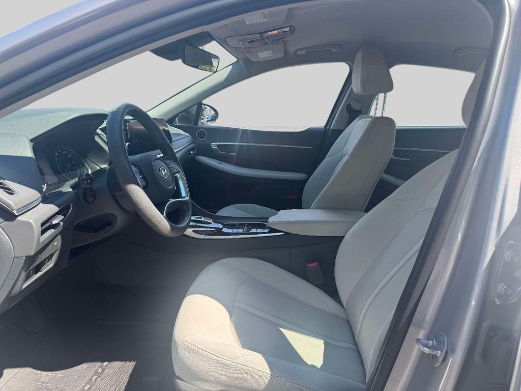 Used 2023 Silver Hyundai SEL image 17