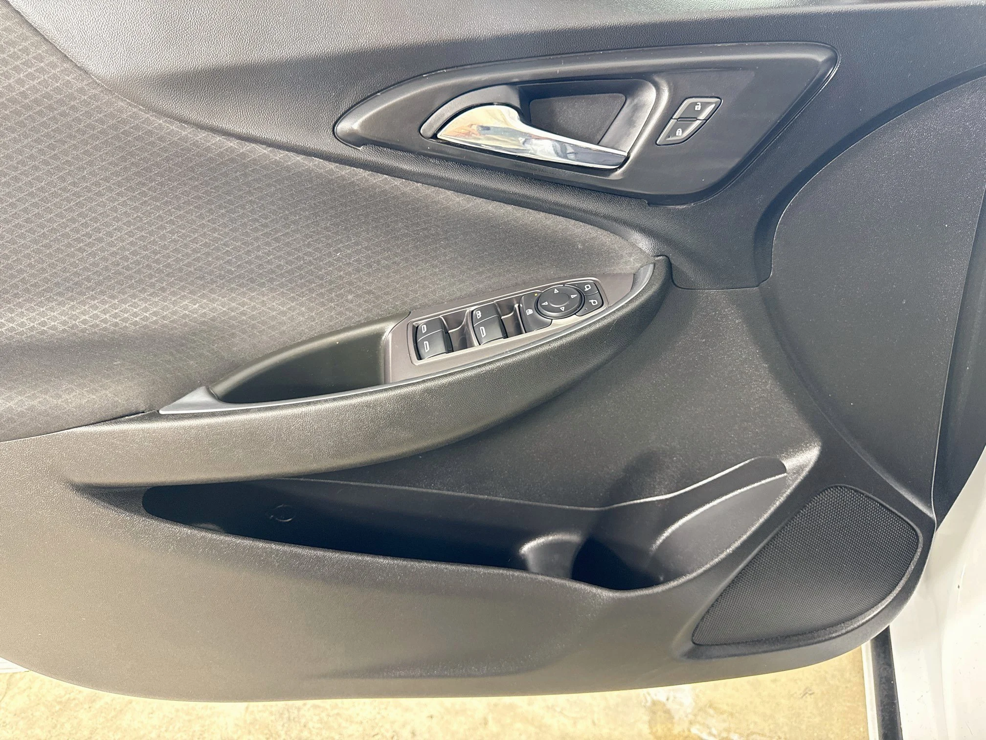 Used 2021 SUMMIT WHITE Chevrolet LT image 19
