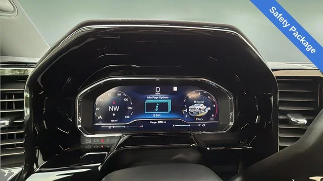 Used 2025 White Chevrolet LT image 18