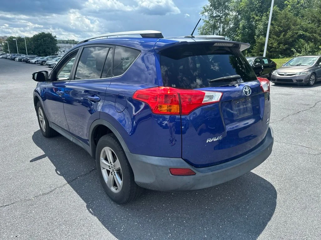 Used 2015 Blue Toyota XLE image 7