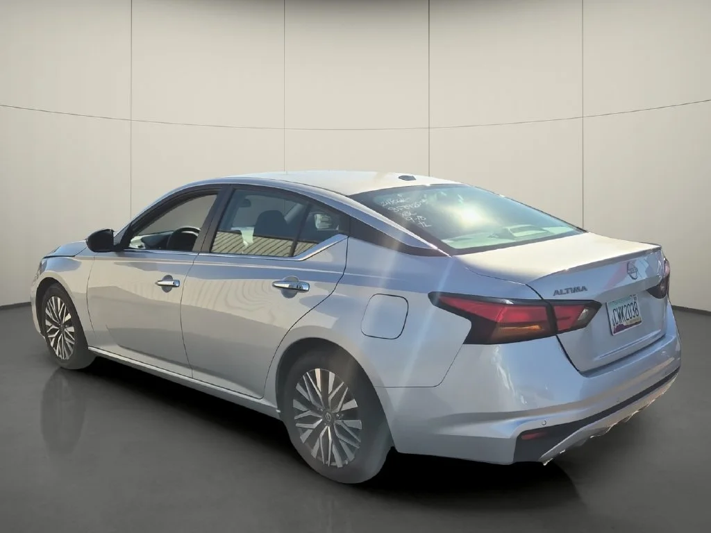 Used 2024 Silver Nissan 2.5 SV image 5