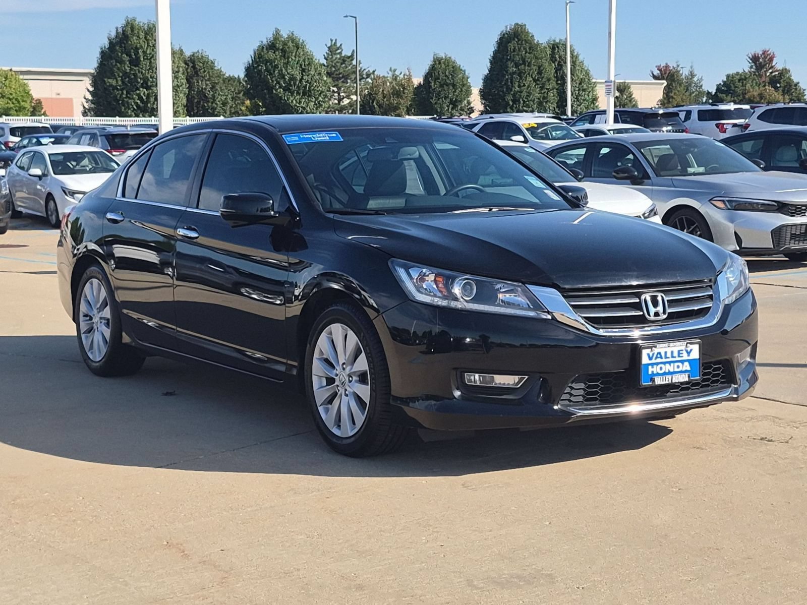 Used 2013 Crystal Black Pearl Honda EX-L Sedan image 4
