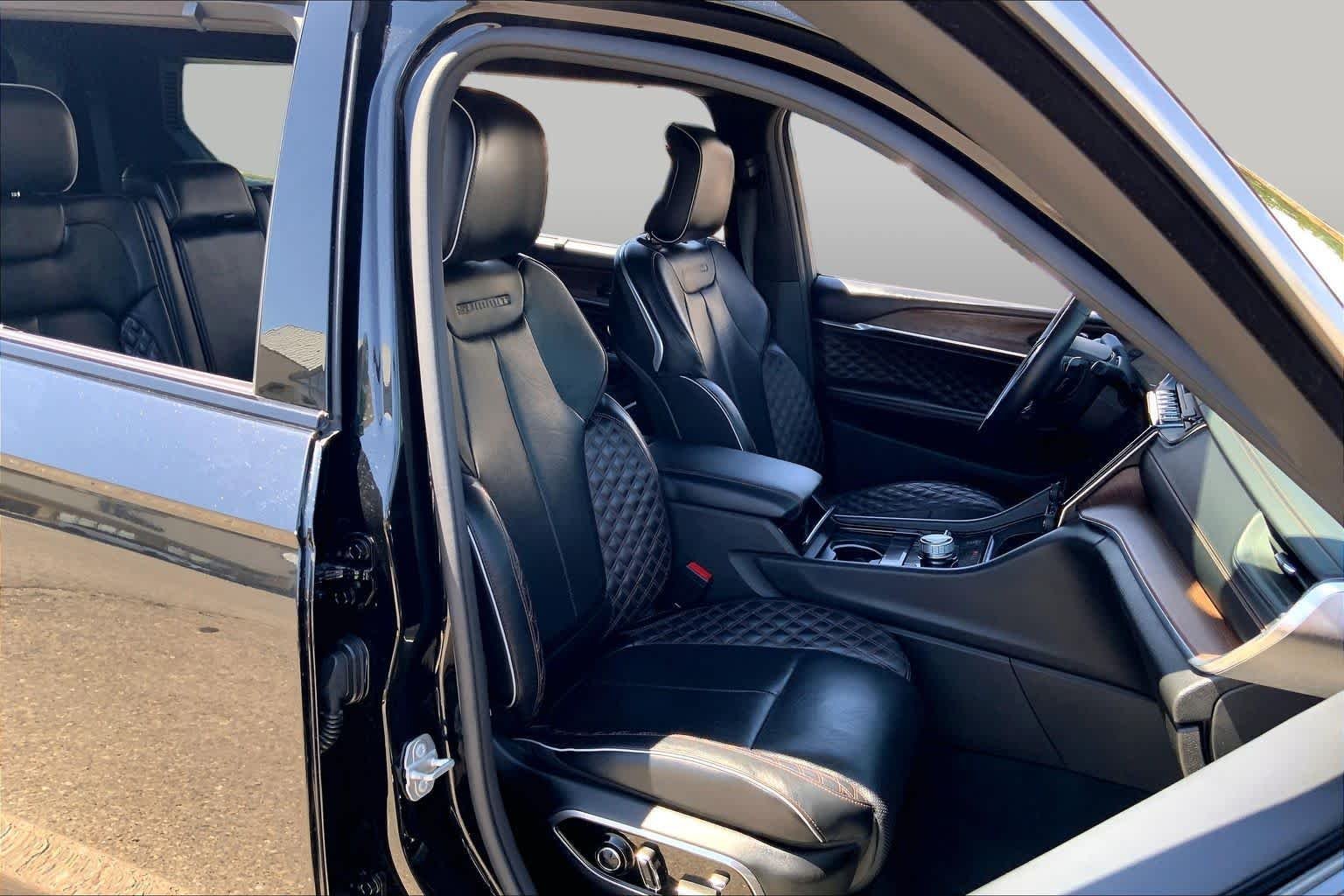 Used 2021 Diamond Black Crystal Pearlcoat Jeep Summit image 8