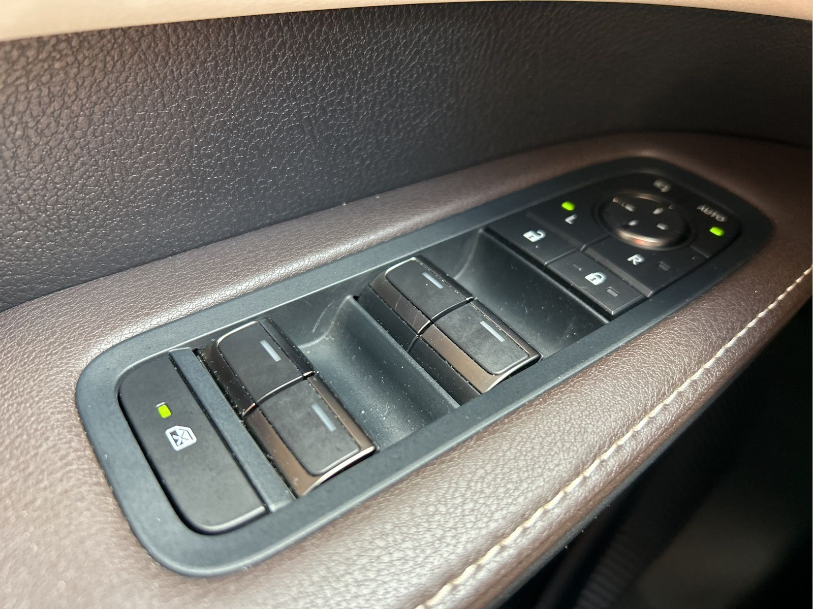 Used 2023  Lexus 350h Luxury image 24