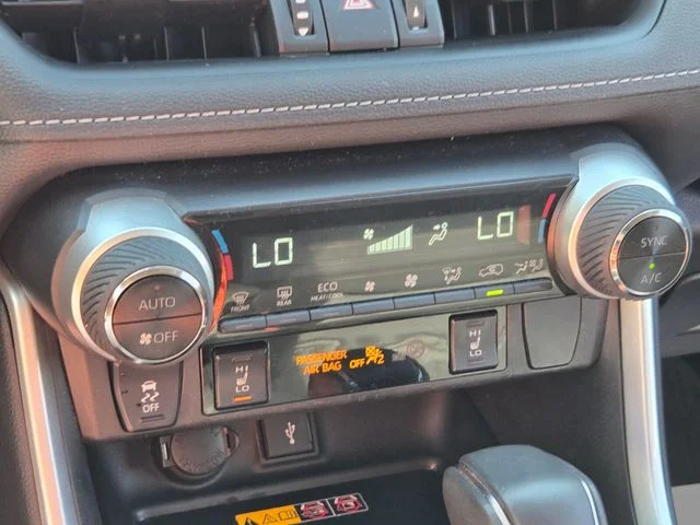 Used 2022 White Toyota XLE Premium image 30