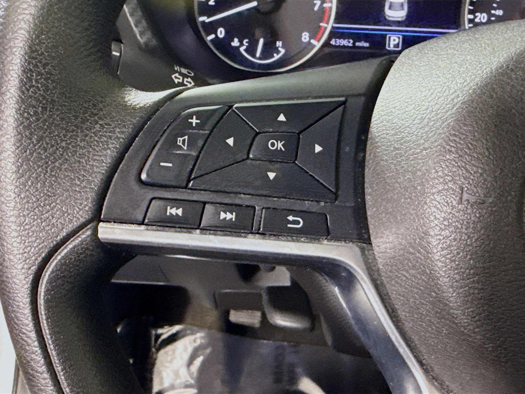 Used 2024 Fresh Powder Nissan SV image 10