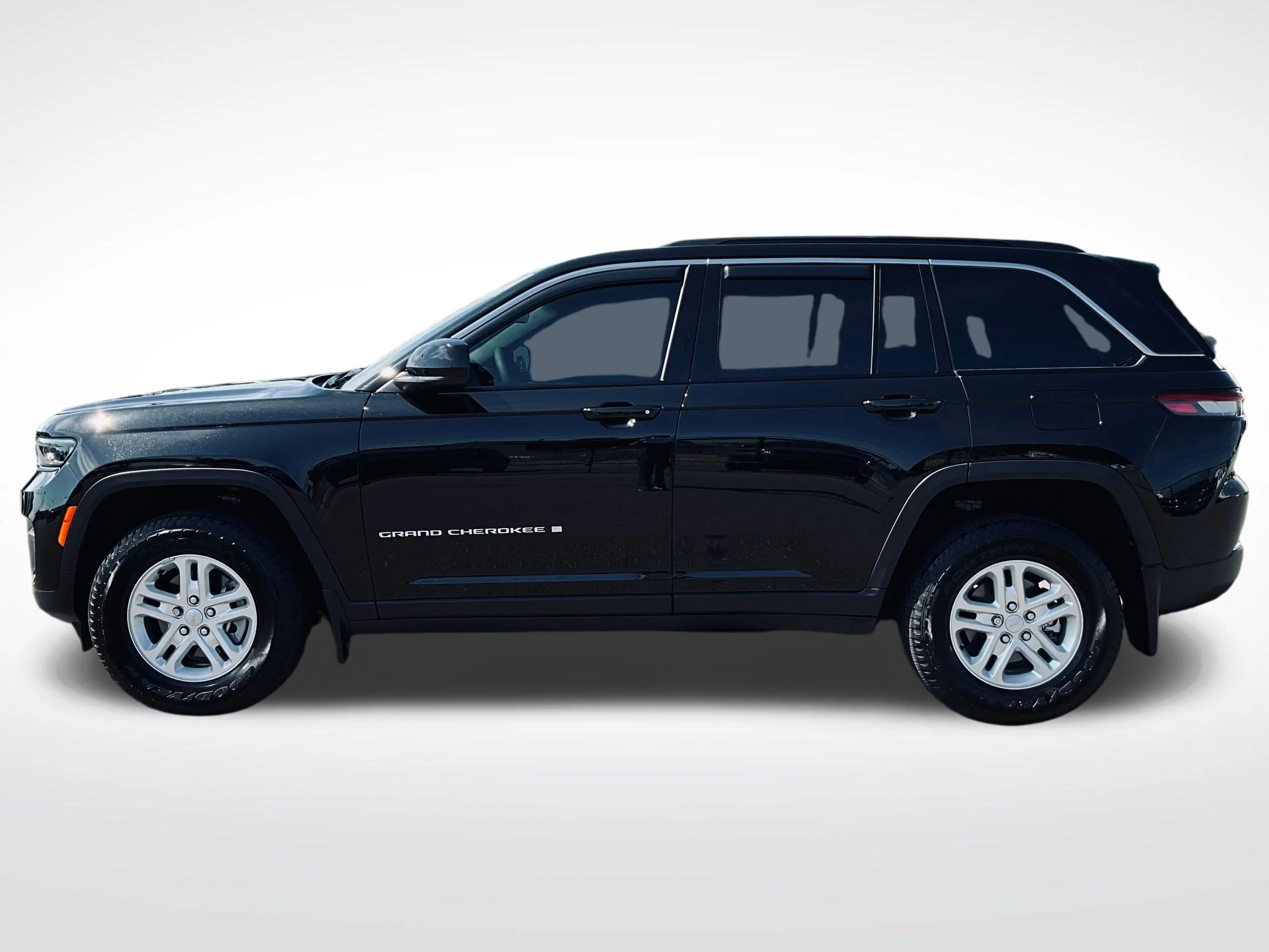 Used 2025 Black Jeep Laredo image 2
