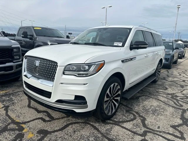Used 2024 White Metallic Lincoln Reserve image 2