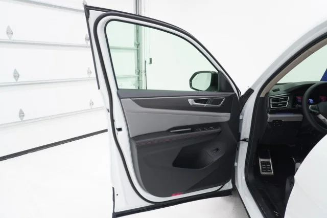 New 2026 Opal White Pearl Volkswagen 2.0T Peak Edition image 16