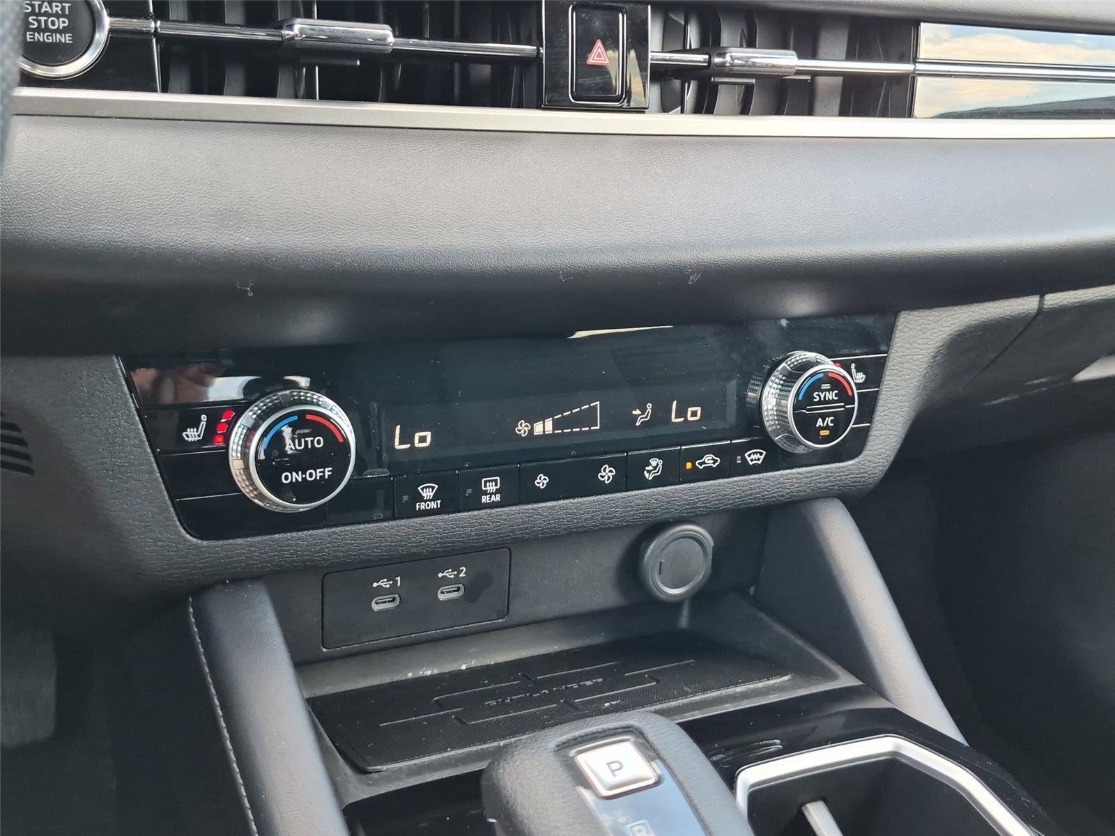 Used 2025 White Diamond Mitsubishi ES image 28