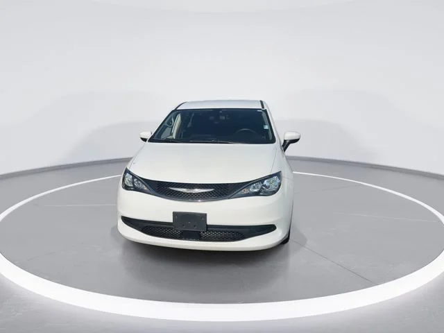 Used 2021 White Chrysler LX image 3