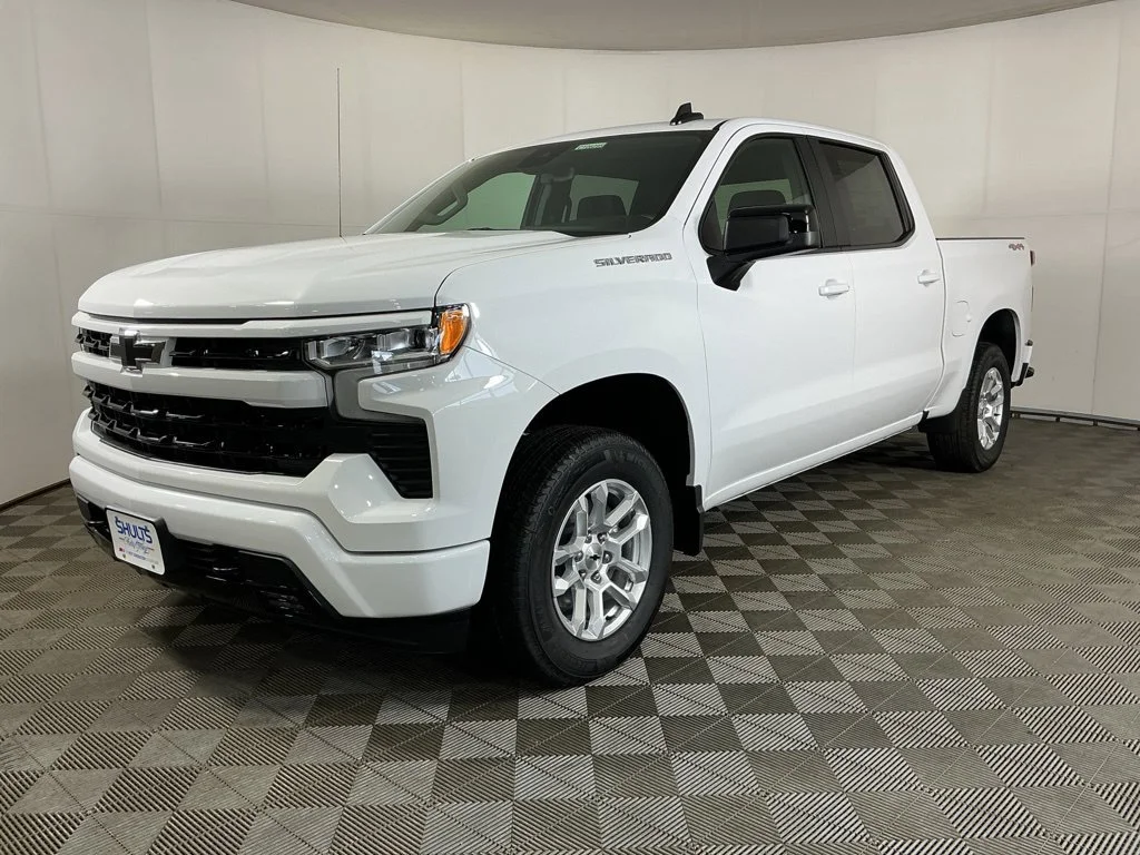 New 2026 Summit White Chevrolet RST image 3