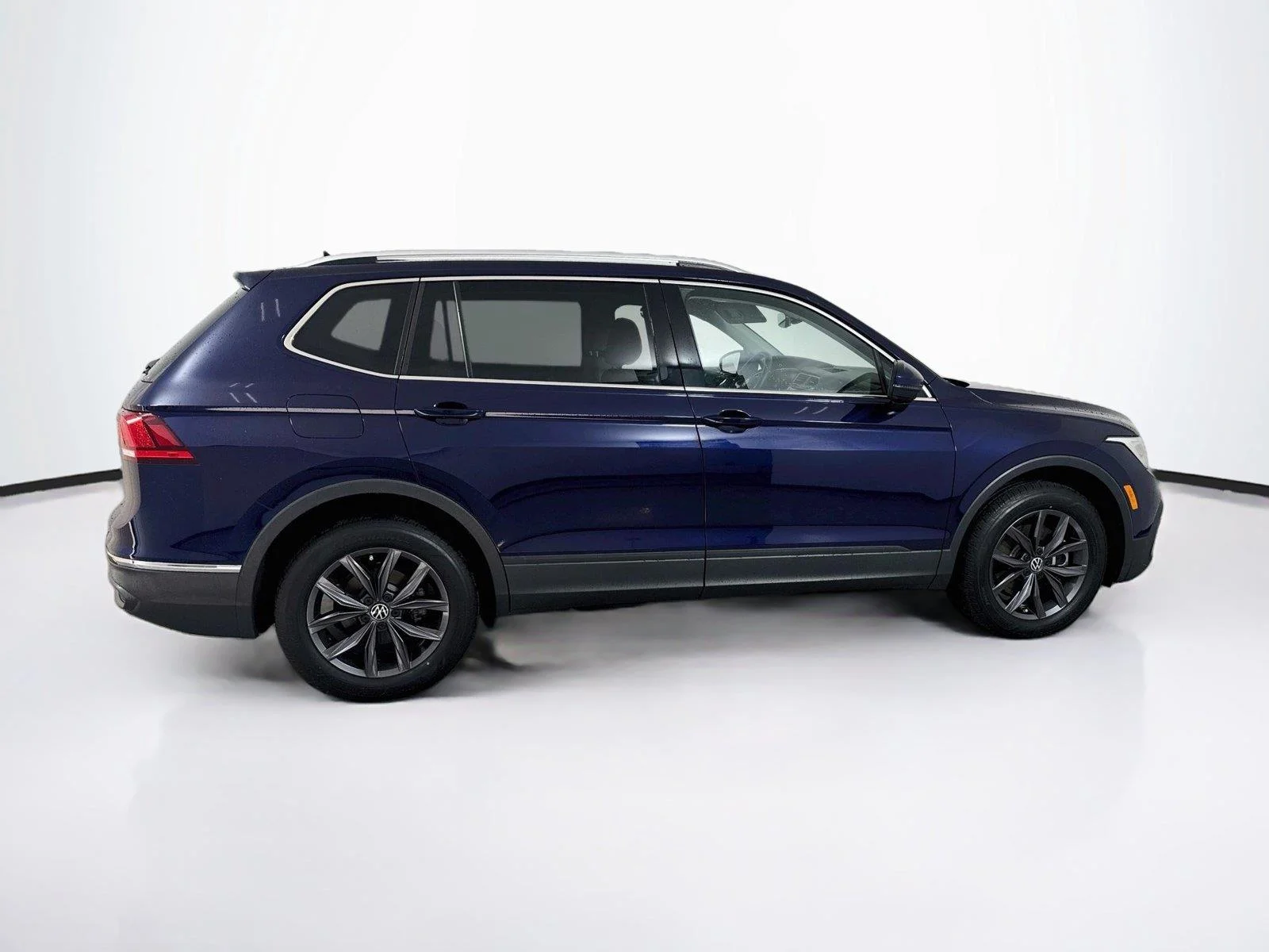 Used 2023 Atlantic Blue Metallic VOLKSWAGEN SE image 8