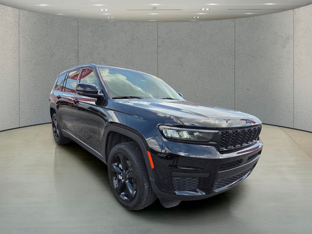 Used 2023 Black Jeep Altitude image 7