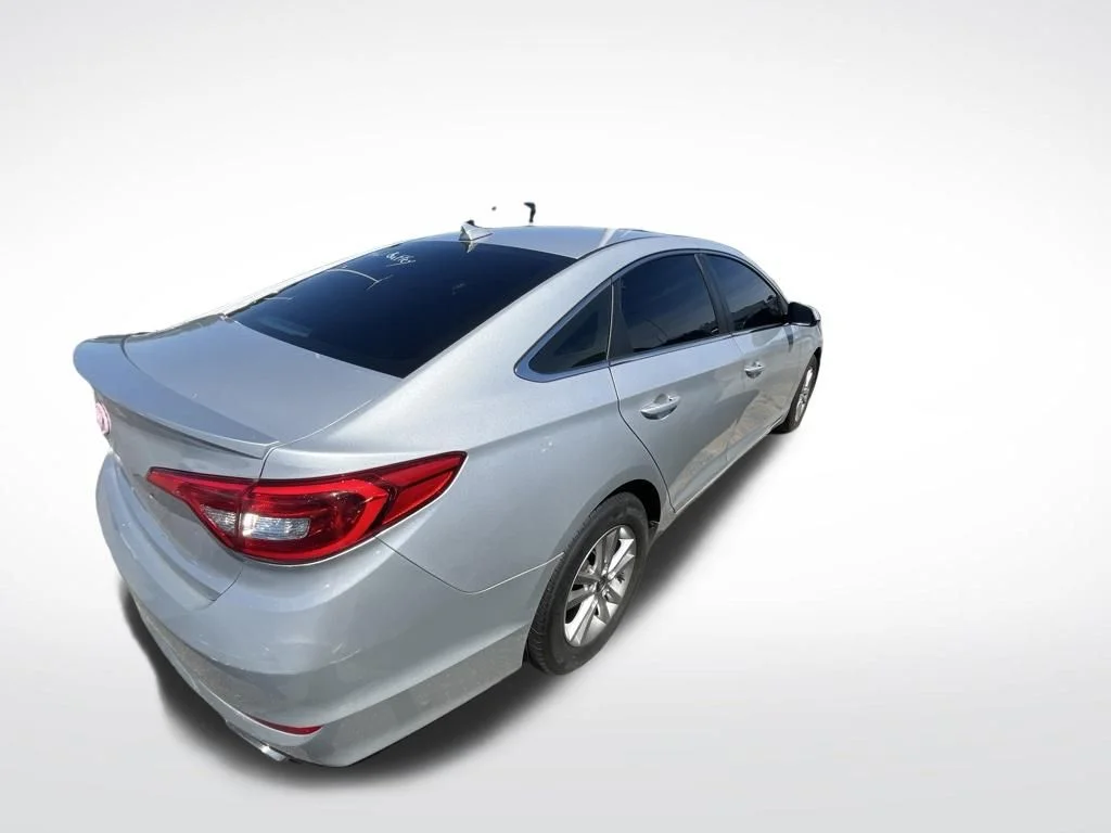 Used 2017 Silver Hyundai Base image 11