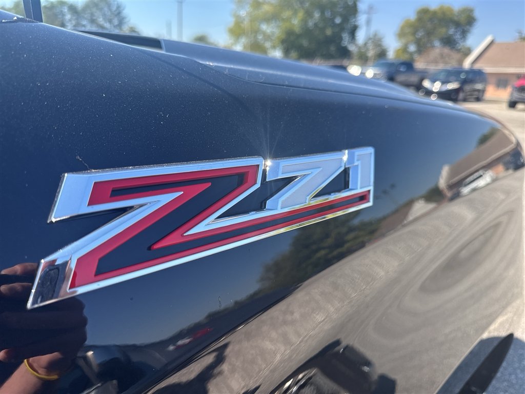 Used 2025 Black Chevrolet LT image 8