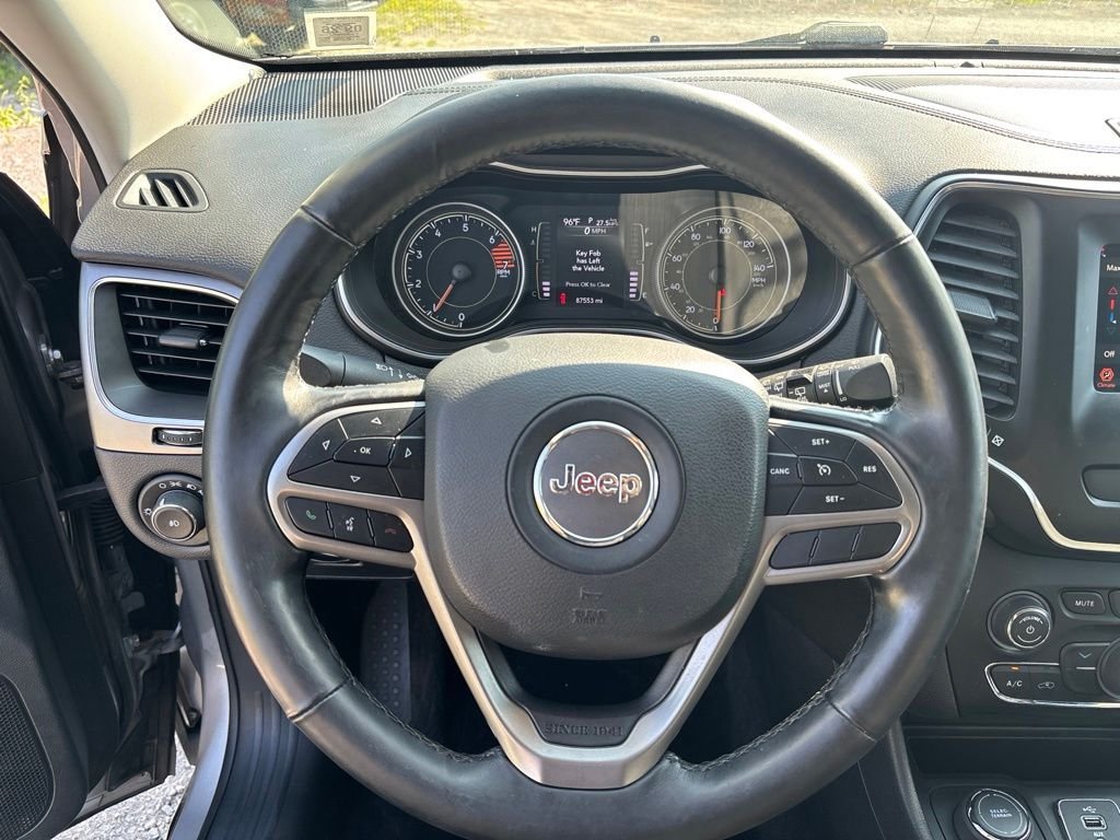 Used 2019 Silver Jeep Latitude Plus image 15