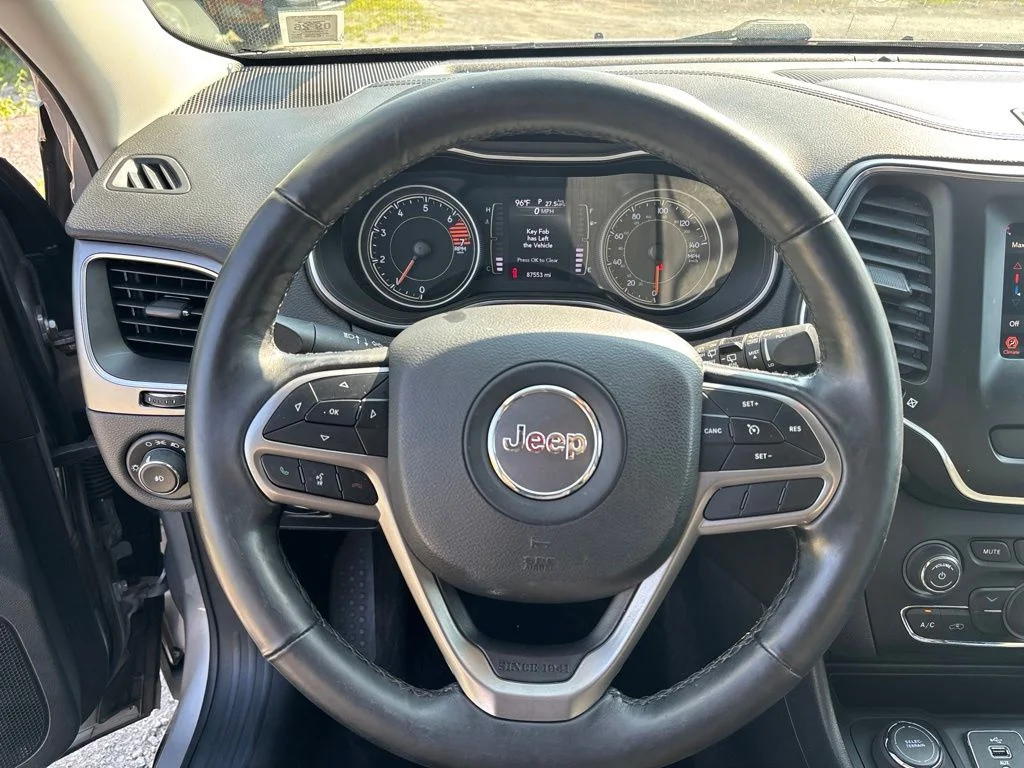 Used 2019 Silver Jeep Latitude Plus image 15