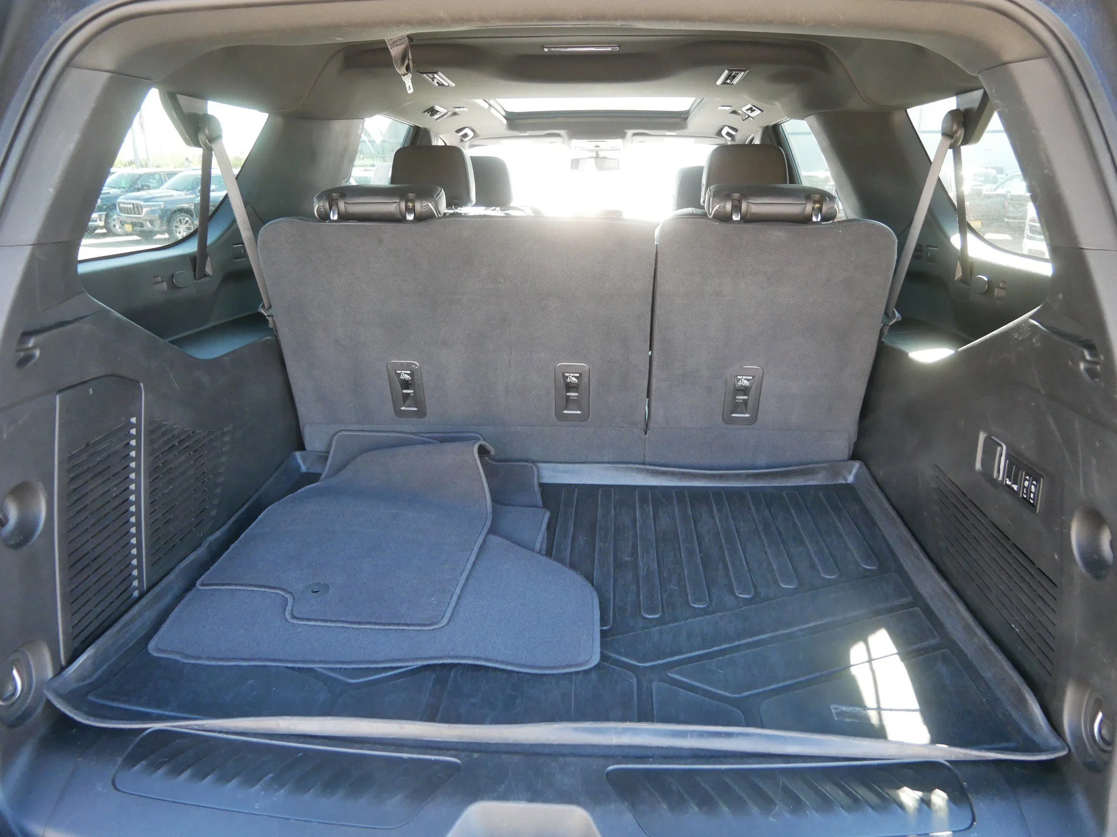 2022 GMC Yukon XL SLT - Photo 18