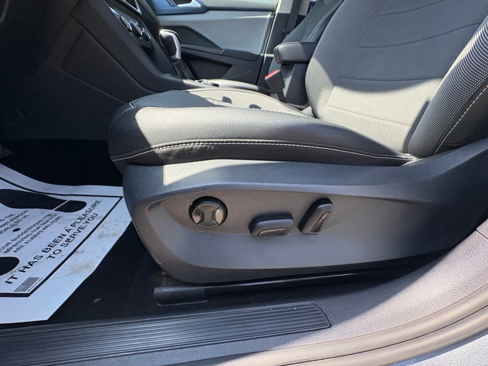 Used 2022 Platinum Gray Metallic Volkswagen SE image 36