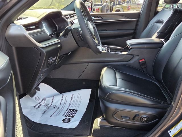 Used 2025 Gray Jeep Limited image 5