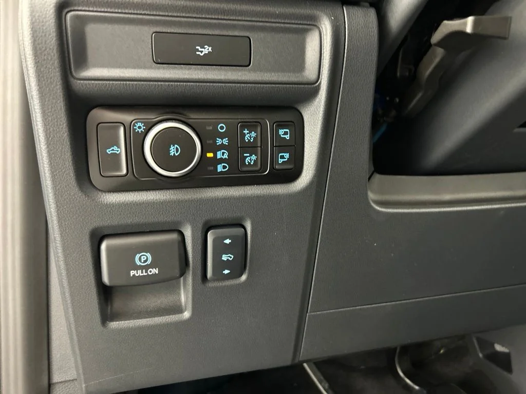 New 2026 Iconic Silver Metallic Ford Lariat image 15