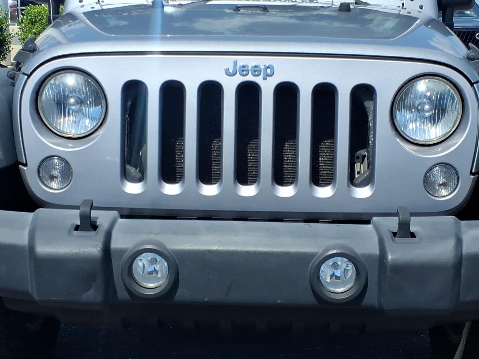 Used 2015 Billet Silver Metallic Clearcoat Jeep Sport image 13