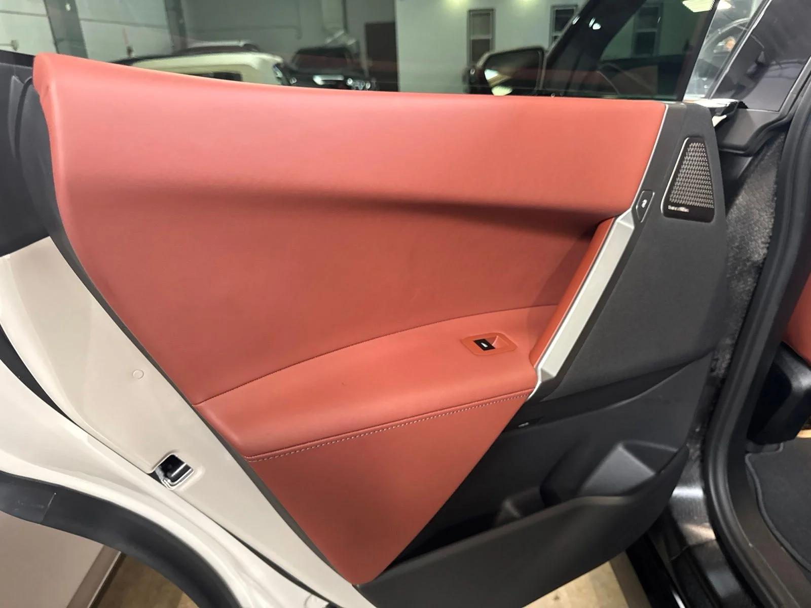 Used 2026 Beige BMW xDrive60 image 19