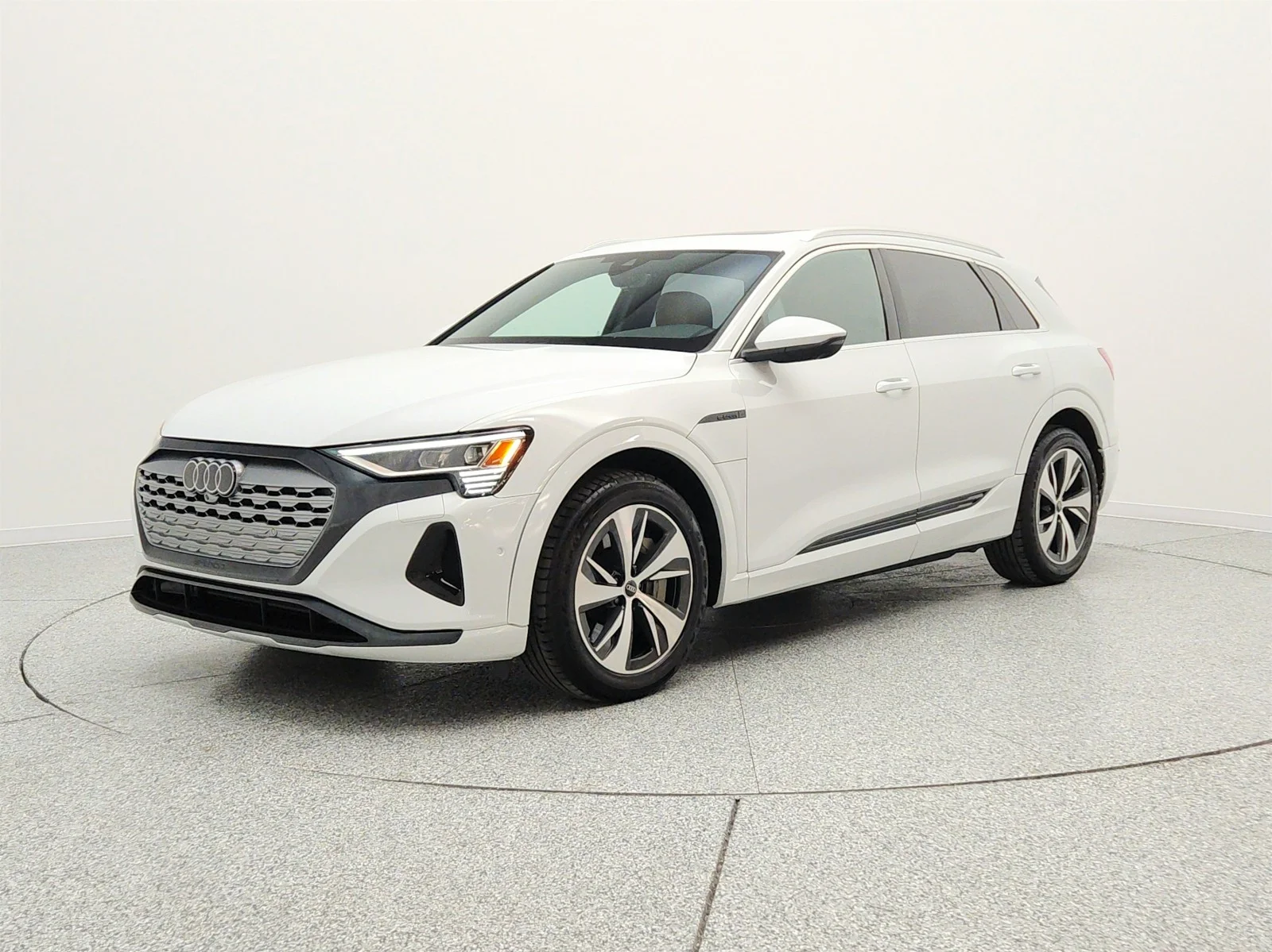 2024 Audi Q8 e-tron 55 114 kWh Premium Plus quattro's photo