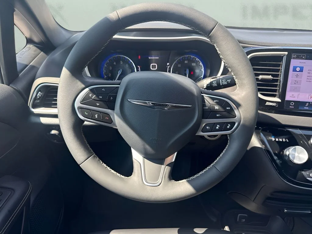 Used 2025 Black Chrysler LX image 9