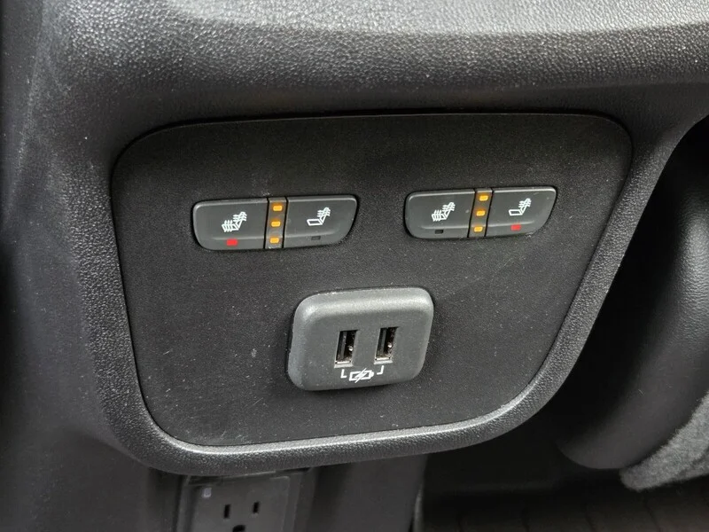 Used 2019 Black Metallic CHEVROLET FWD 4dr Premier w/1LZ image 16