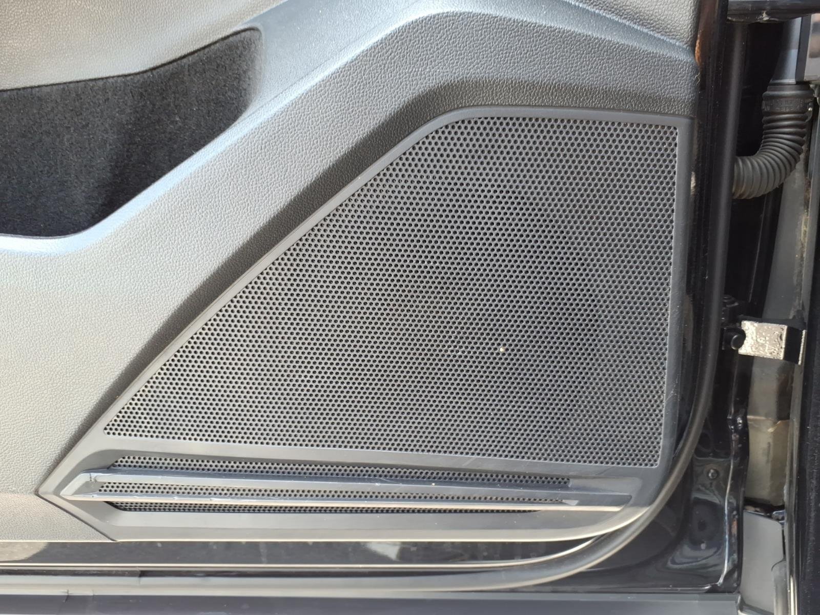 Used 2023  Volkswagen S image 6