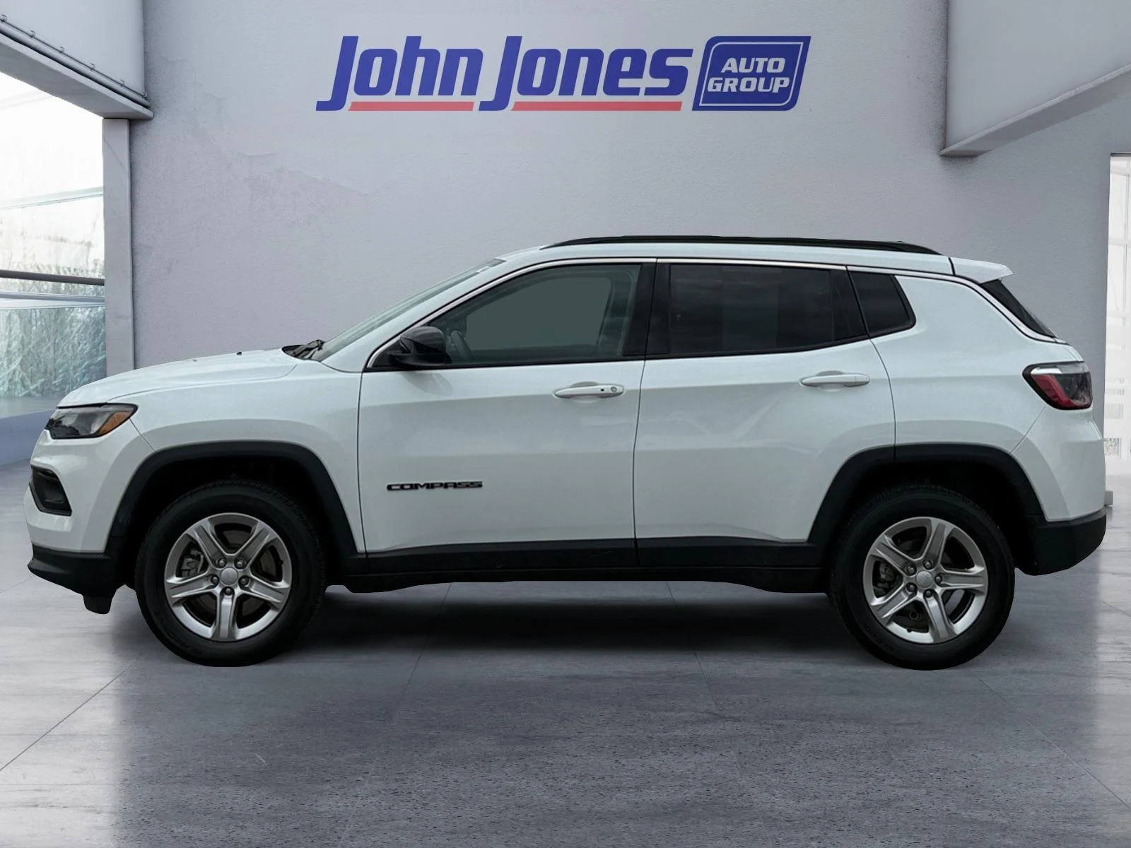 Used 2024 WHITE JEEP LATITUDE 4X4 image 2
