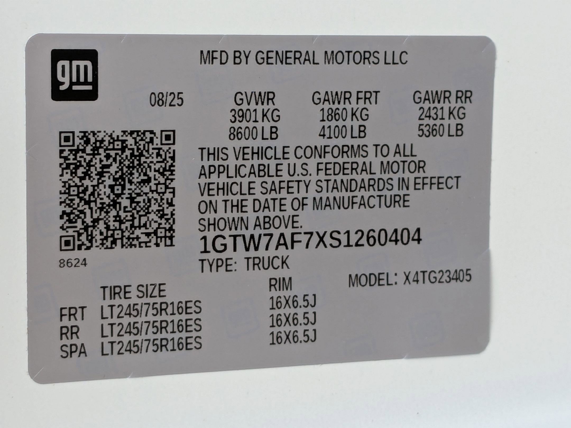 2025 GMC Savana Cargo Work Van - Photo 16