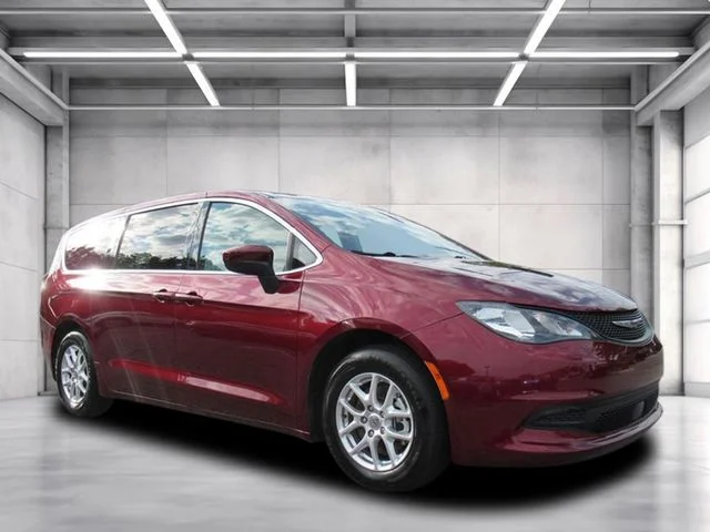 2023 Chrysler Voyager LX's photo