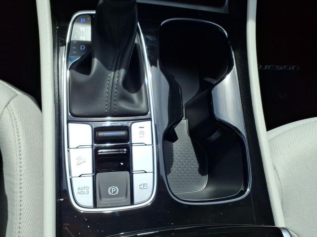 New 2026 White Hyundai SEL FWD image 22