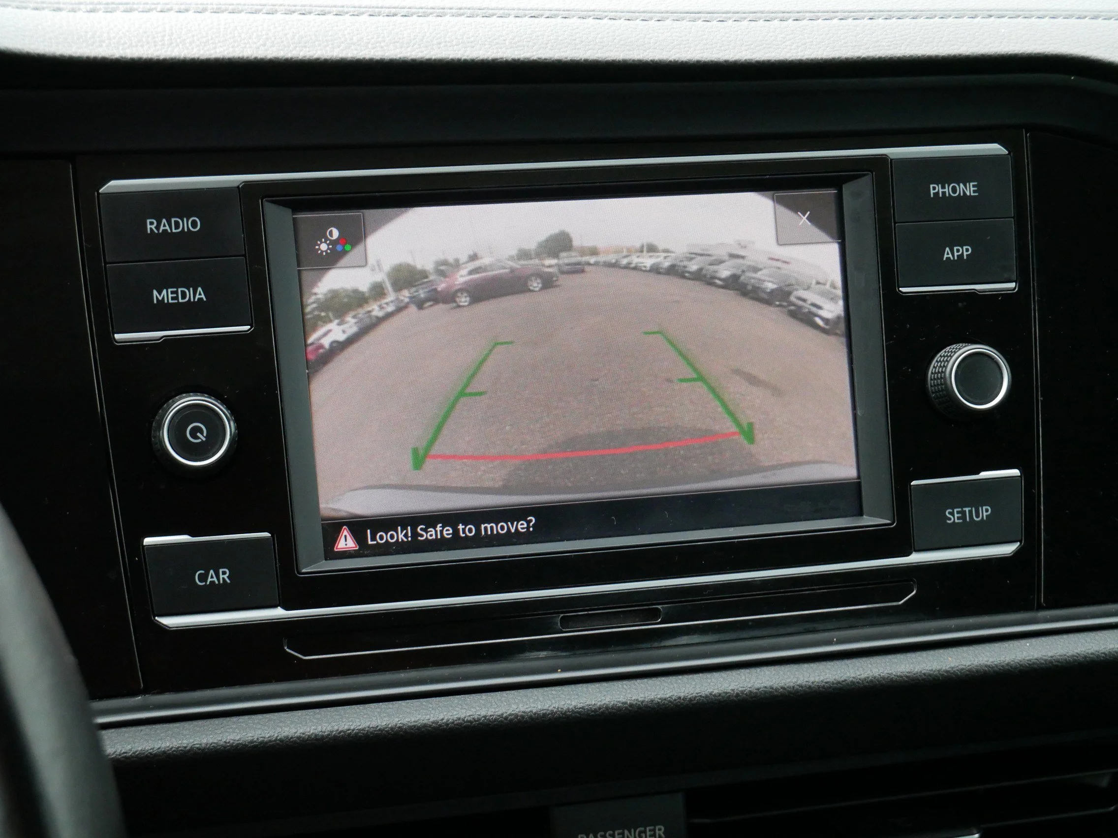 Used 2019 Platinum Gray Metallic Volkswagen SE image 30