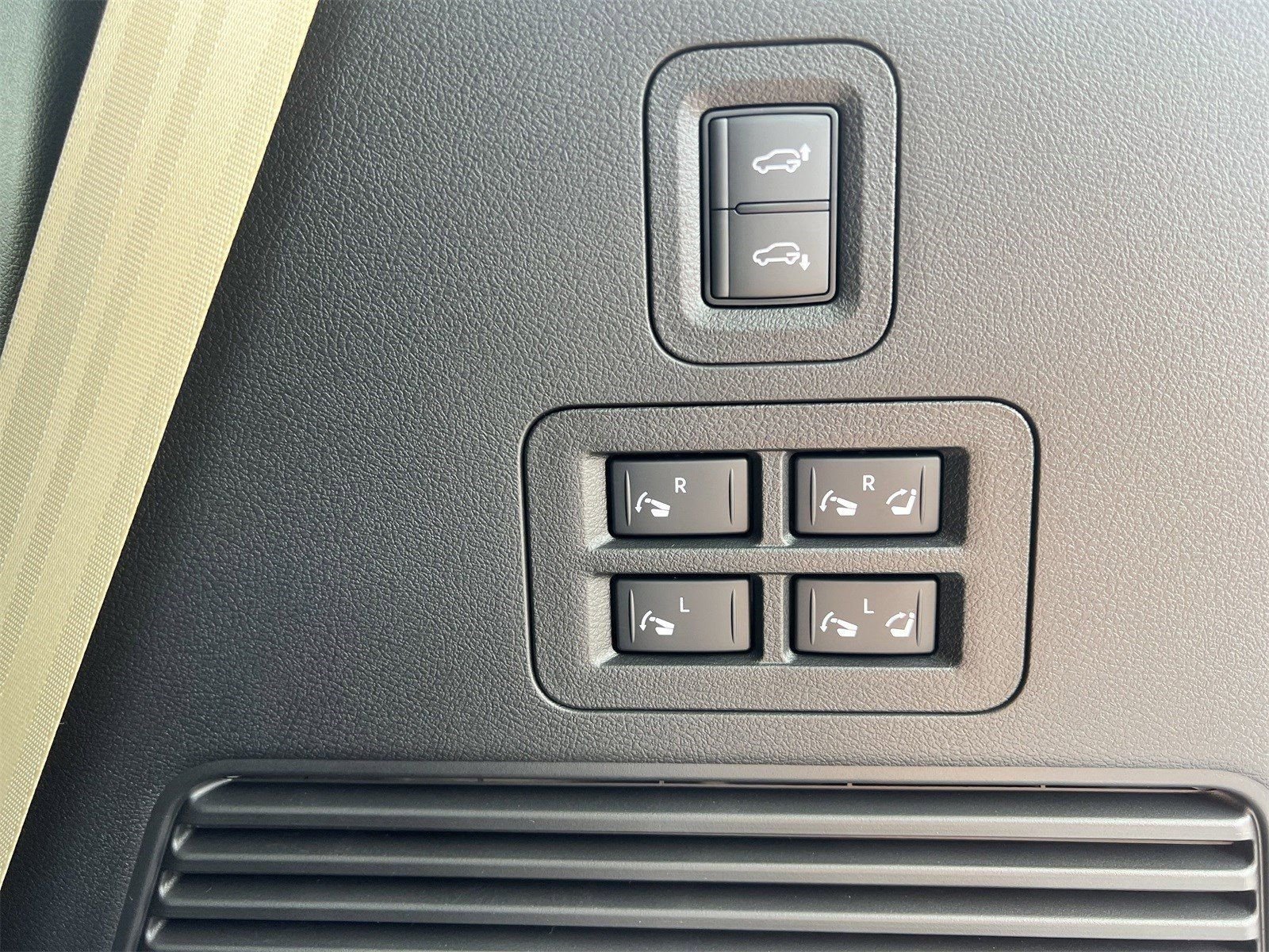 2025 Nissan Armada Platinum Reserve - Photo 28
