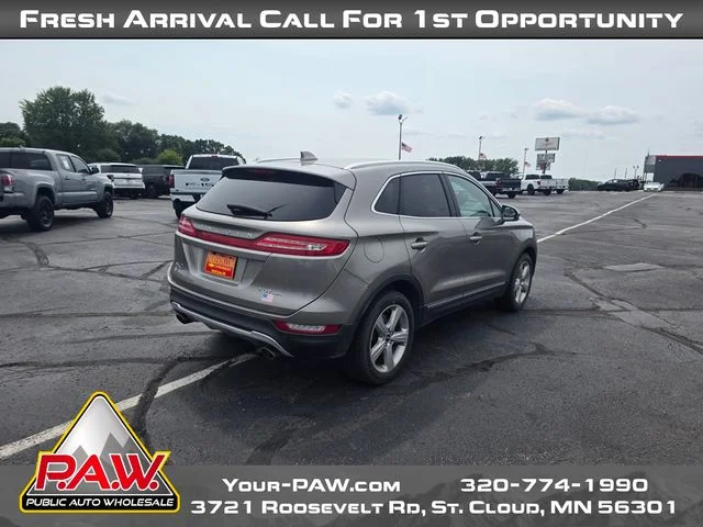 Used 2017 Silver Lincoln Premiere image 8