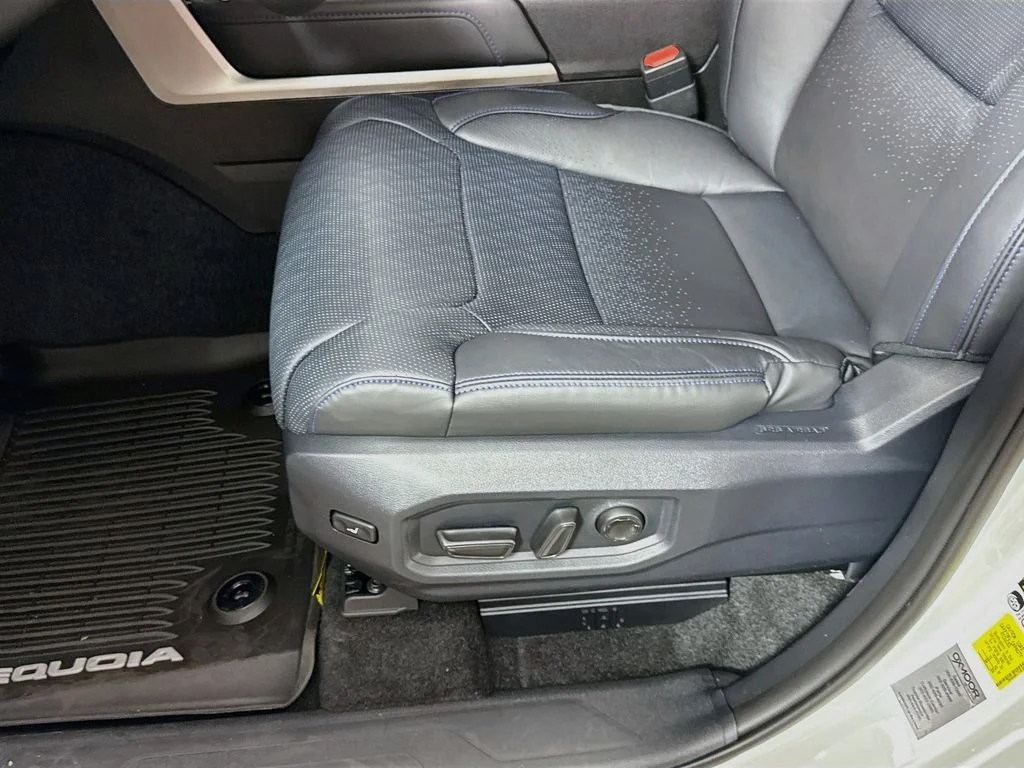 New 2026 Wind Chill Pearl Toyota Platinum image 18