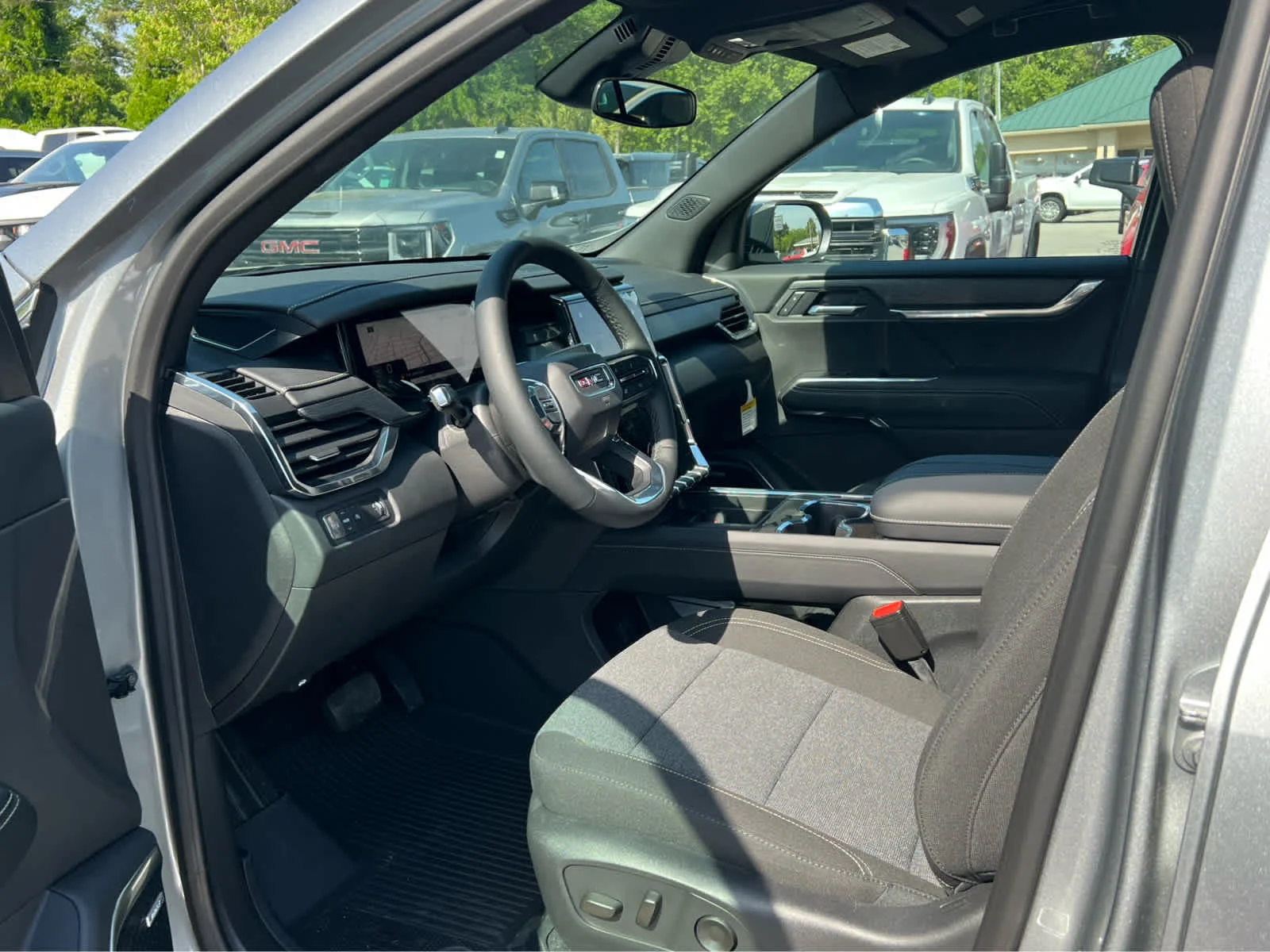 New 2025 Sterling Metallic GMC Elevation image 8