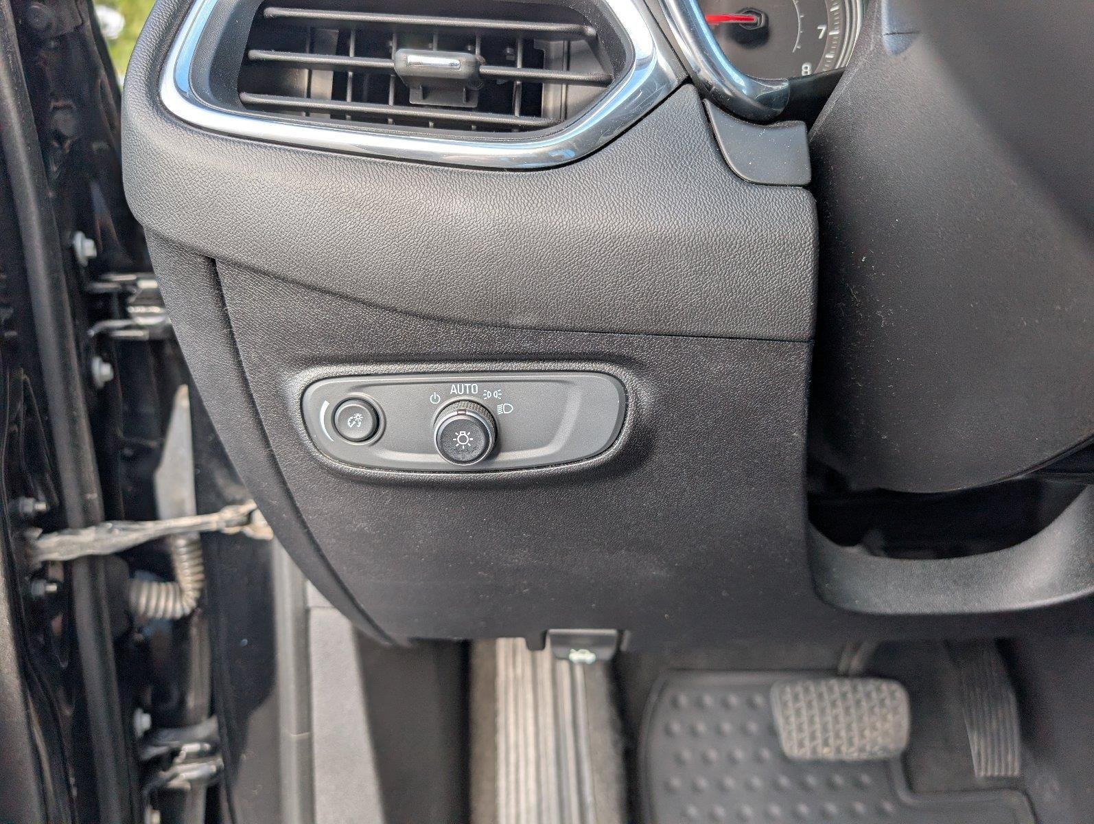 Used 2019 MOSAIC BLACK METALLIC Chevrolet LT image 28