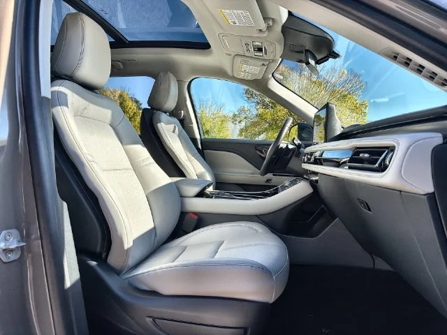 Used 2025 Gray Lincoln Premiere image 27