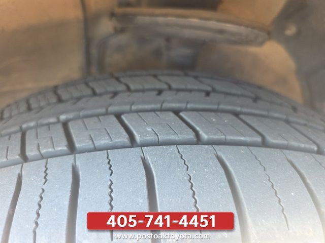 Used 2013 Gold Toyota LE image 33