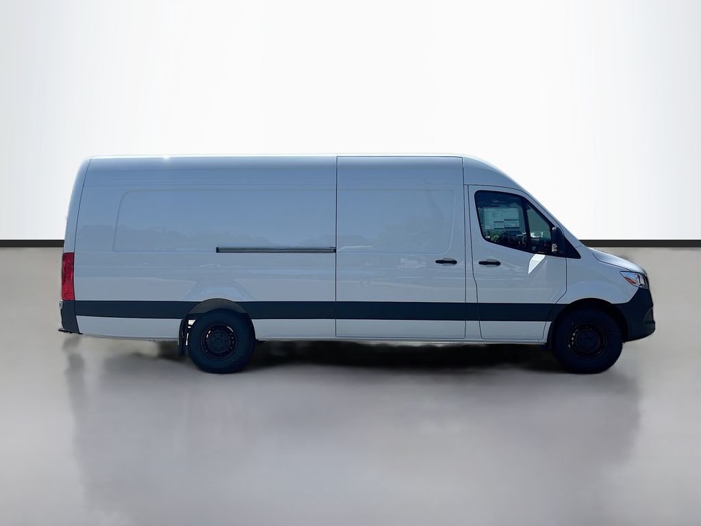 New 2026  Mercedes-Benz Cargo 170 WB image 2