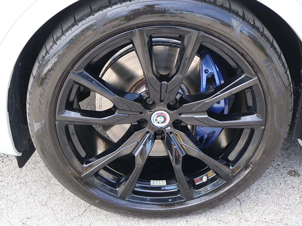 Used 2023 White BMW M60i image 31