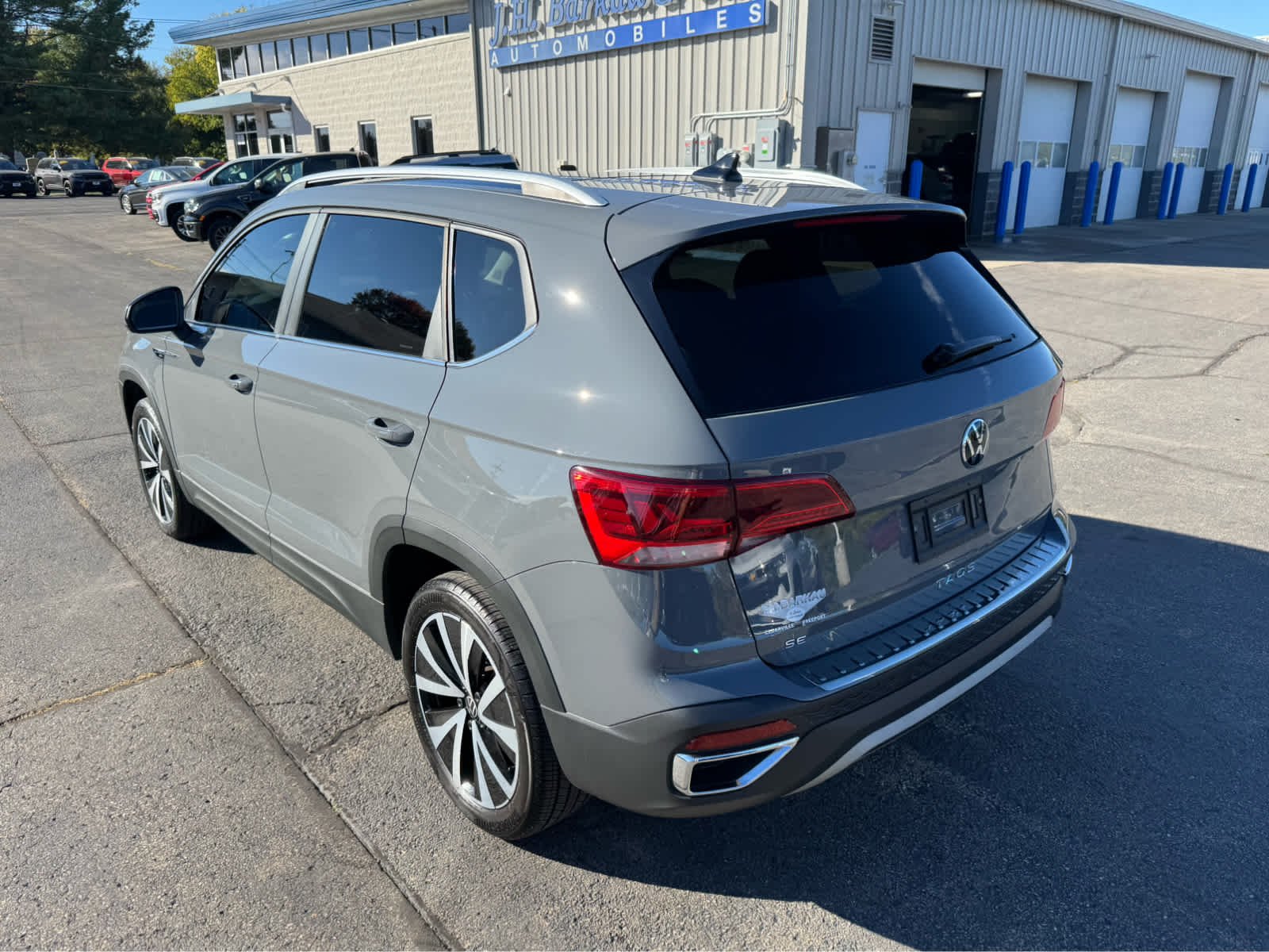 2024 Volkswagen Taos SE photo 4