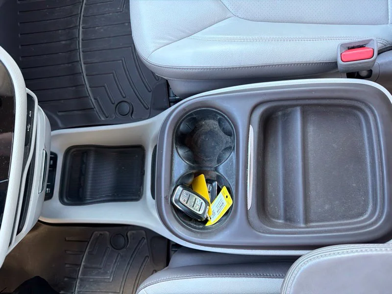 Used 2019 Red Chrysler Touring L image 21