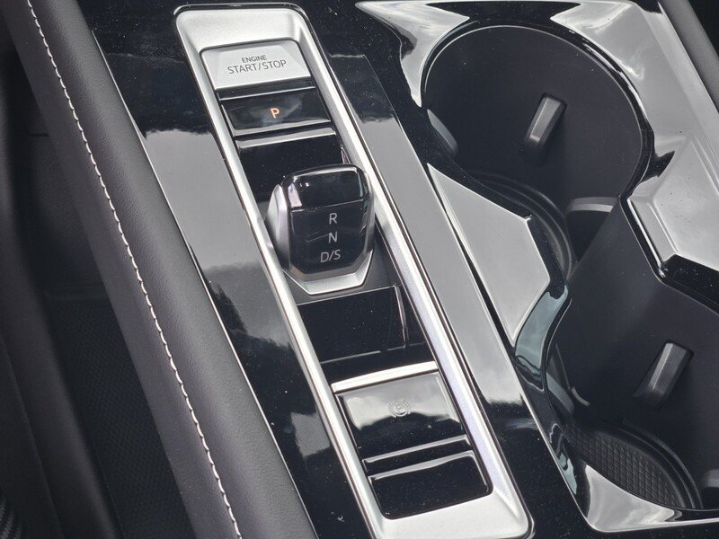 2025 Volkswagen Atlas Cross Sport SE w/Tech - Photo 13